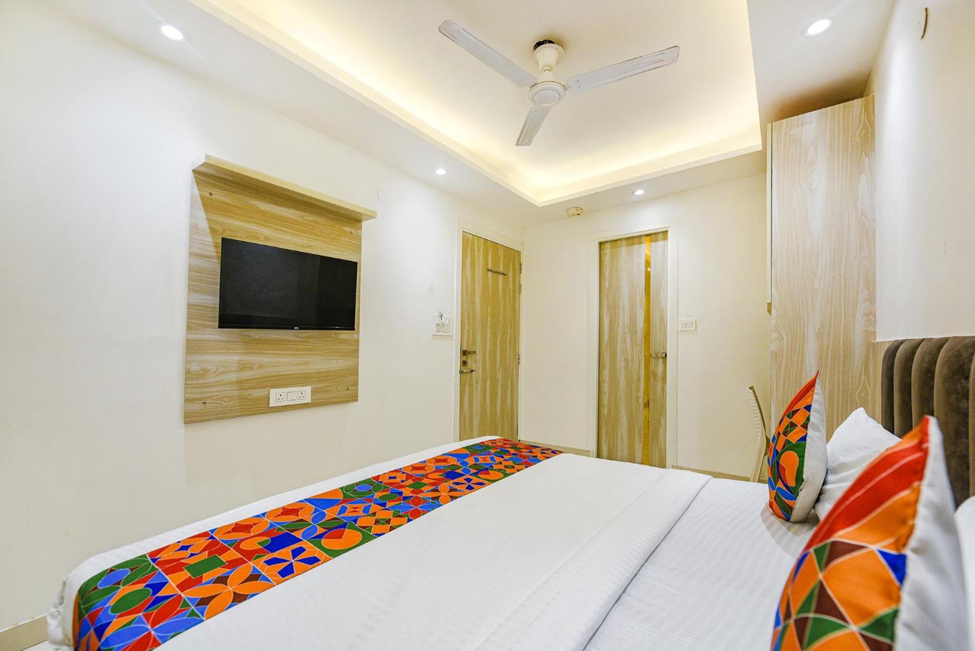 Fabhotel Luxury Inn Near Adarsh Nagar Metro Delhi  Extérieur photo