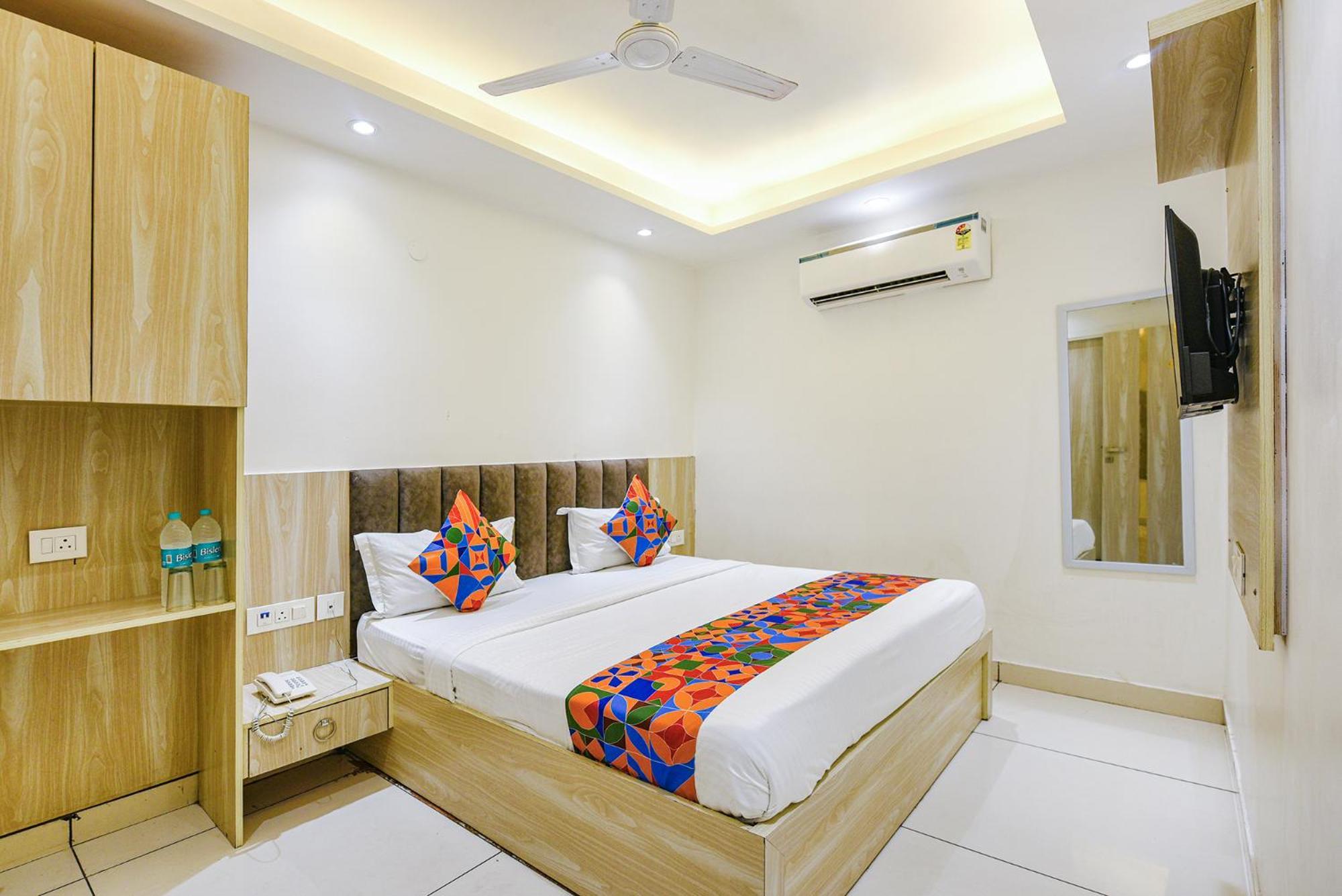 Fabhotel Luxury Inn Near Adarsh Nagar Metro Delhi  Extérieur photo