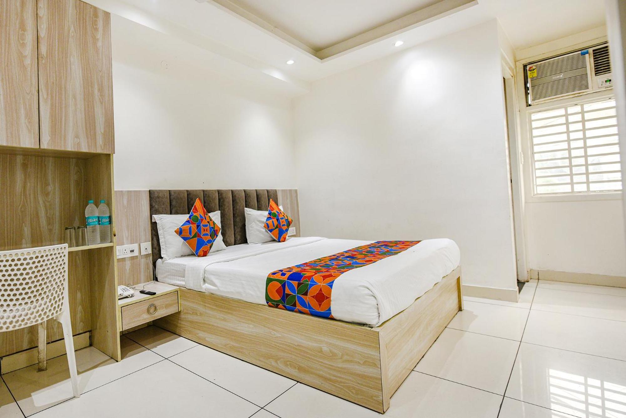Fabhotel Luxury Inn Near Adarsh Nagar Metro Delhi  Extérieur photo
