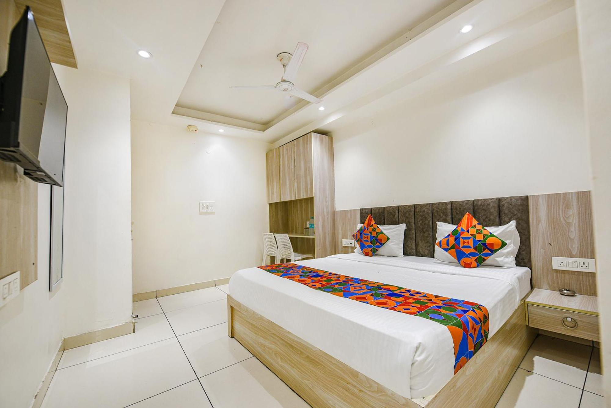 Fabhotel Luxury Inn Near Adarsh Nagar Metro Delhi  Extérieur photo