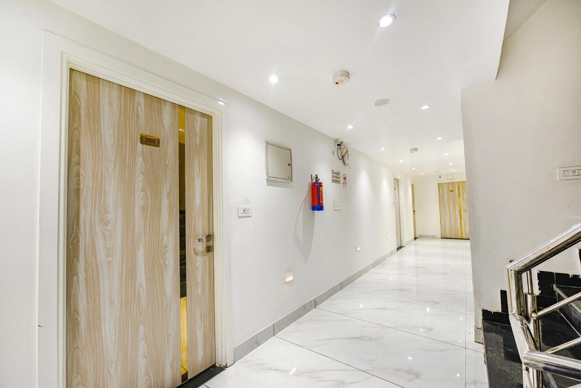 Fabhotel Luxury Inn Near Adarsh Nagar Metro Delhi  Extérieur photo