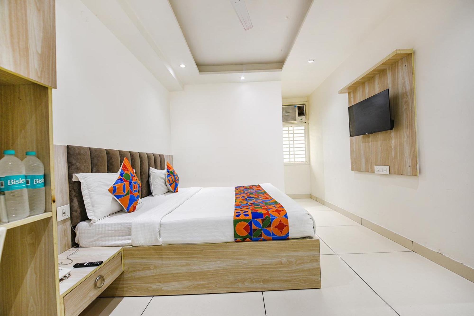 Fabhotel Luxury Inn Near Adarsh Nagar Metro Delhi  Extérieur photo