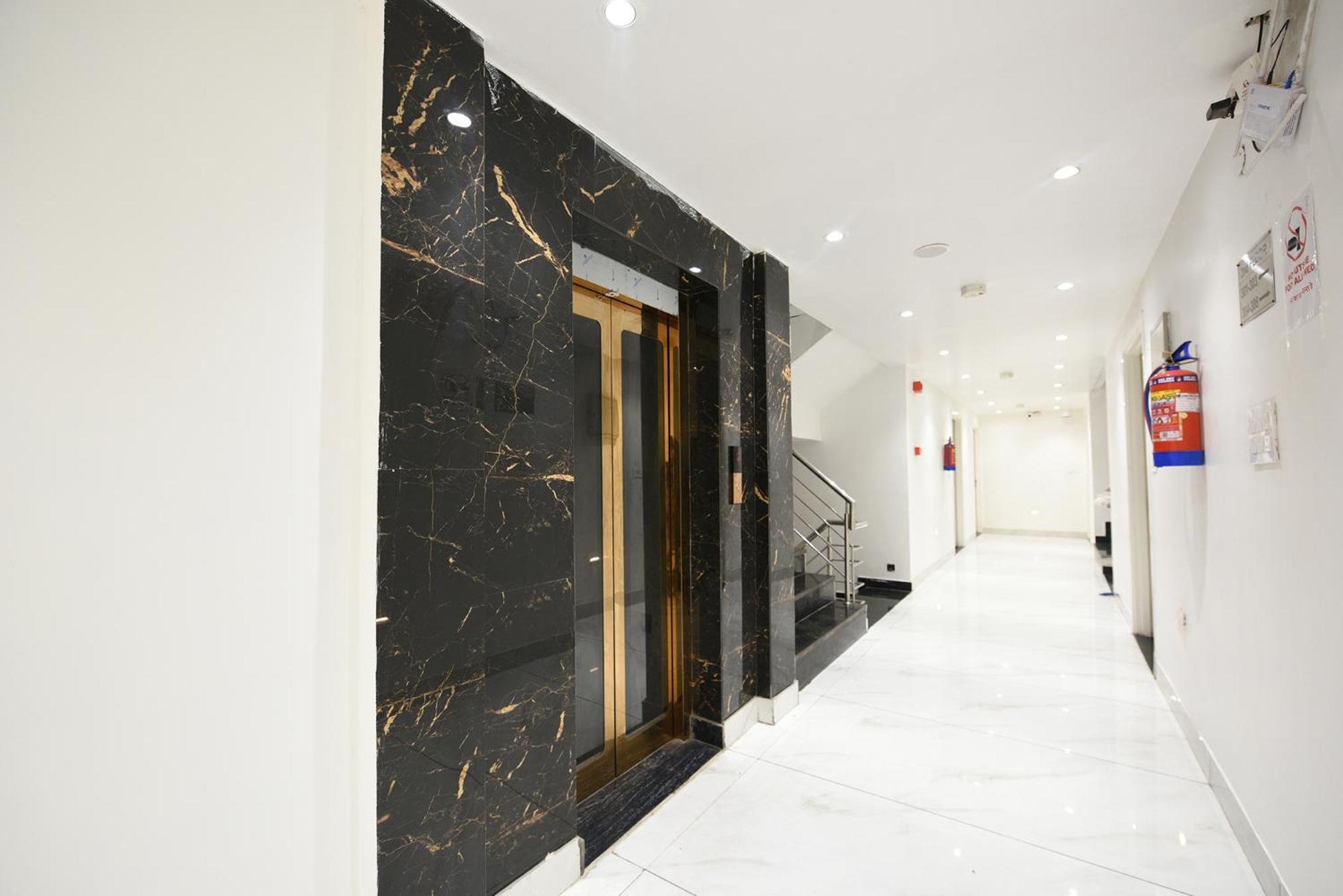 Fabhotel Luxury Inn Near Adarsh Nagar Metro Delhi  Extérieur photo