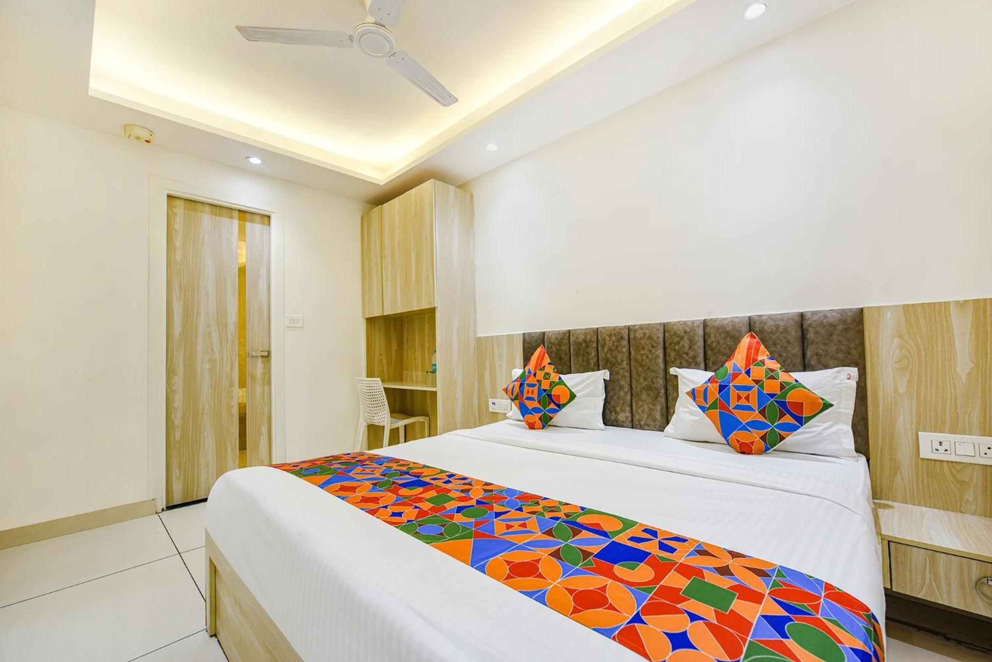 Fabhotel Luxury Inn Near Adarsh Nagar Metro Delhi  Extérieur photo