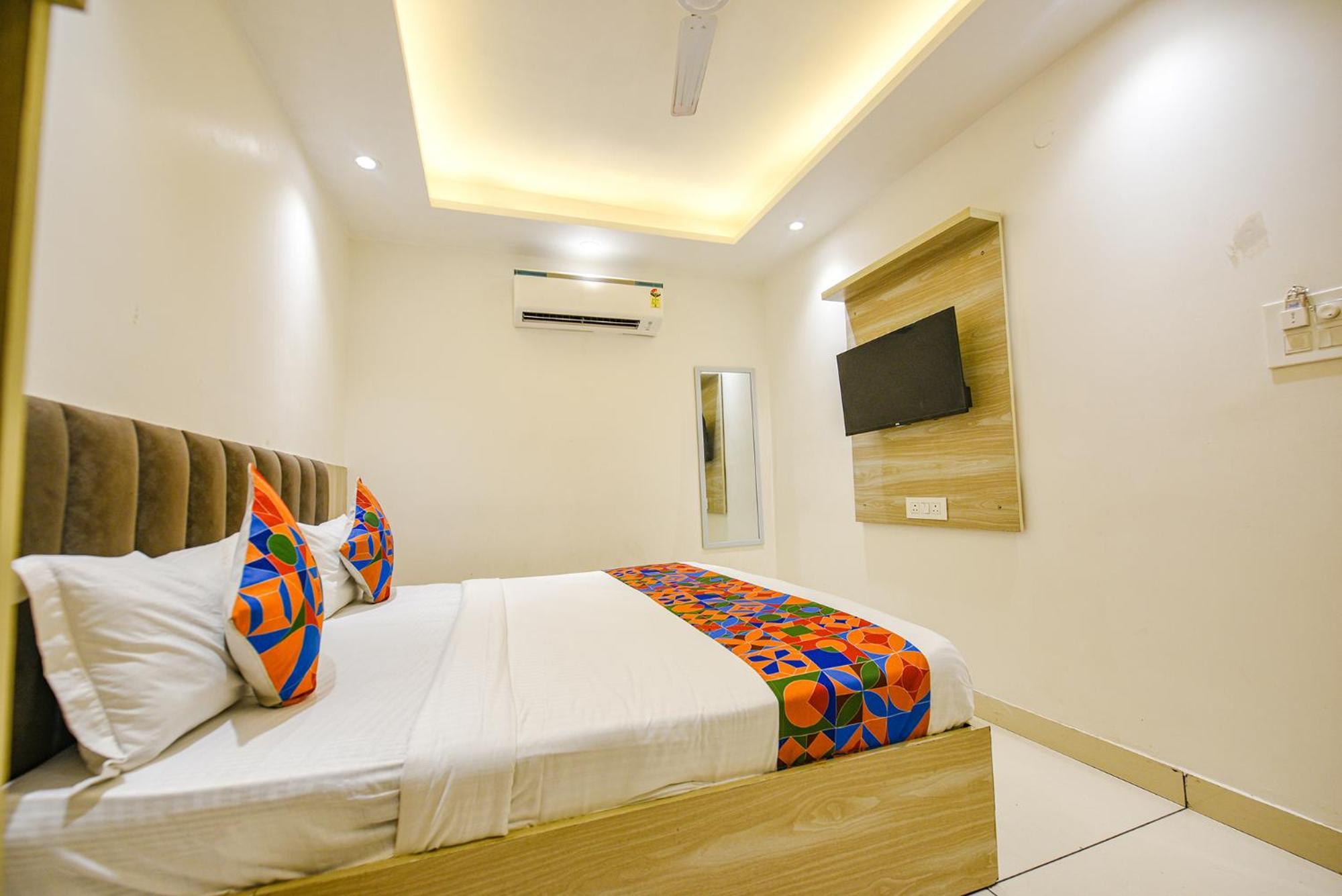 Fabhotel Luxury Inn Near Adarsh Nagar Metro Delhi  Extérieur photo