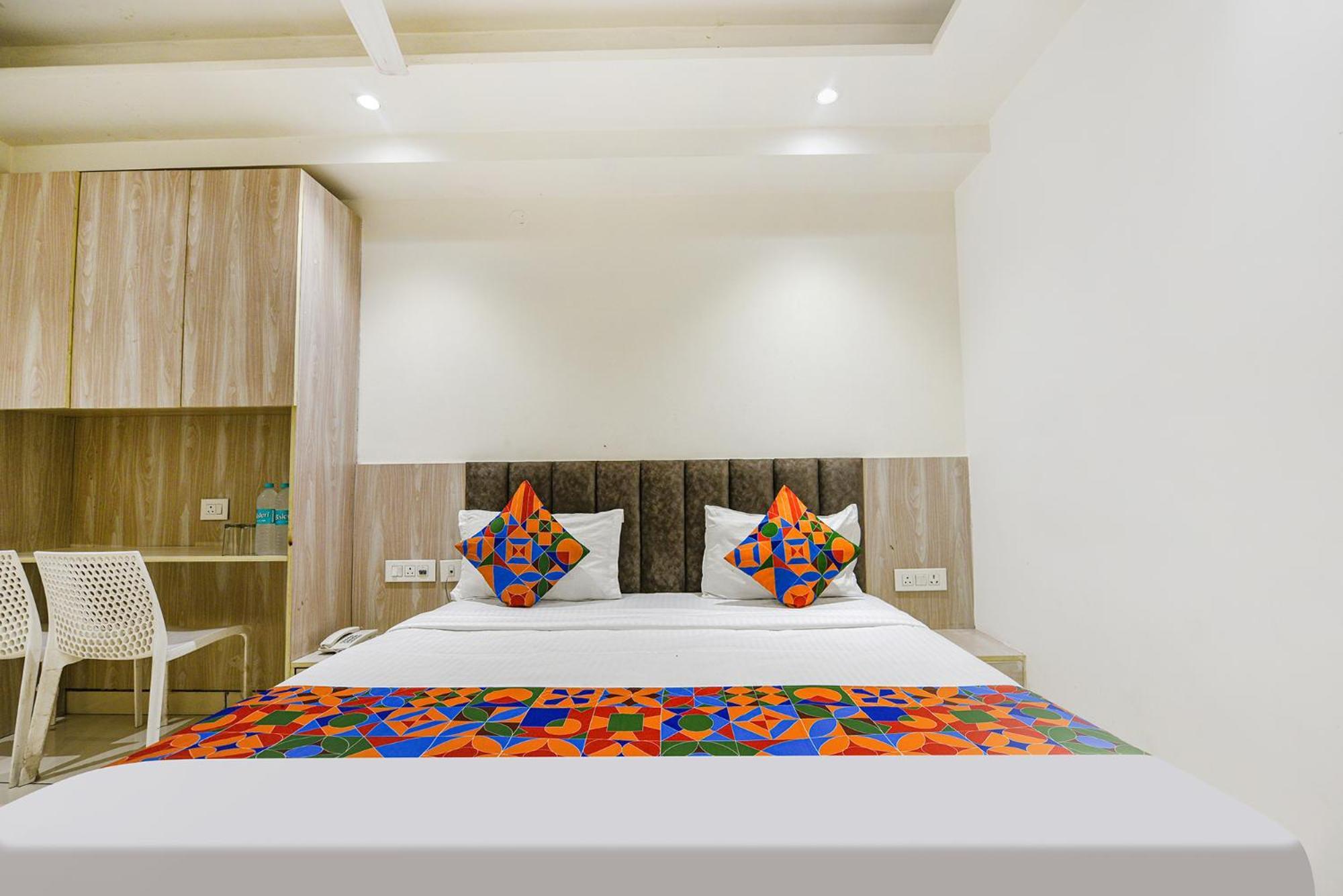 Fabhotel Luxury Inn Near Adarsh Nagar Metro Delhi  Extérieur photo